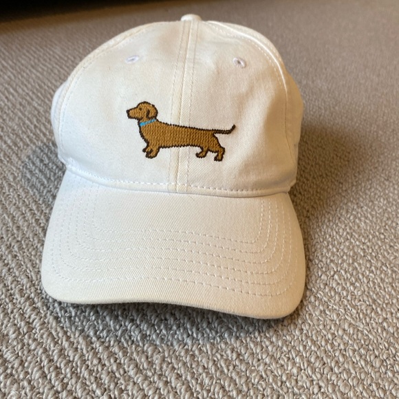 White seaside hat with dog - Picture 1 of 5